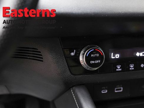 Used 2024 Mitsubishi Outlander SE AWD/4WD image 19
