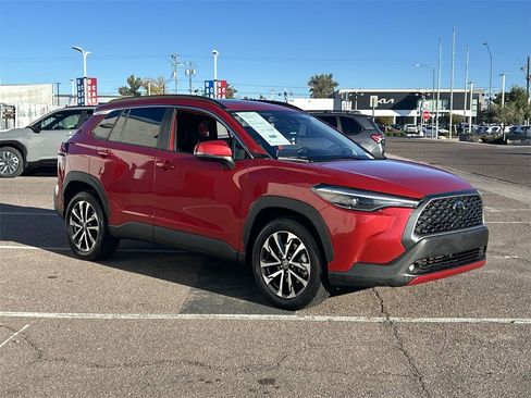 Used 2022 Toyota Corolla Cross XLE image 2