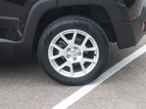Used 2019 Jeep Renegade Latitude w/ Cold Weather Group AWD/4WD image 26