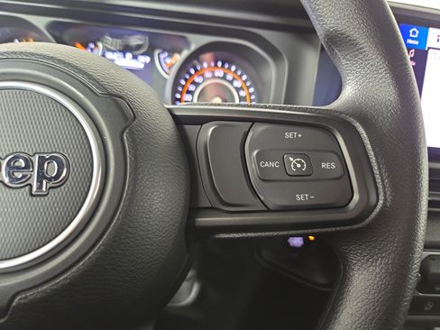 Certified 2025 Jeep Gladiator Sport image 17