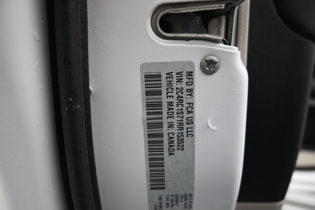 Used 2024 Chrysler Pacifica Limited FWD image 10