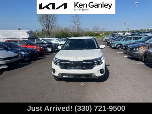 Certified 2025 Kia Seltos S image 2