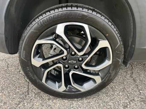 Used 2024 Chevrolet Trax RS w/ Sunroof Package FWD image 10