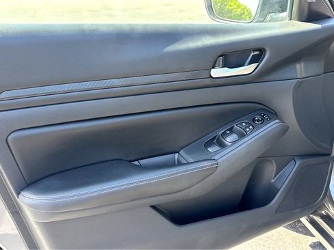 Used 2024 Nissan Altima 2.5 SV FWD image 14