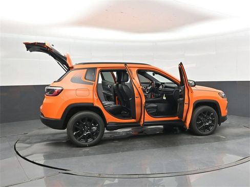 New 2026 Jeep Compass Latitude w/ Mopar Graphics Package image 50
