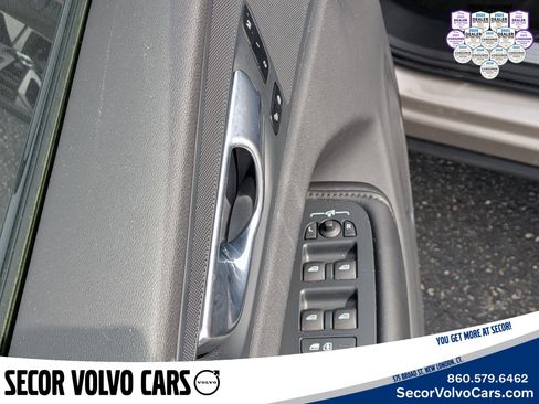 Used 2025 Volvo XC60 B5 Plus image 8