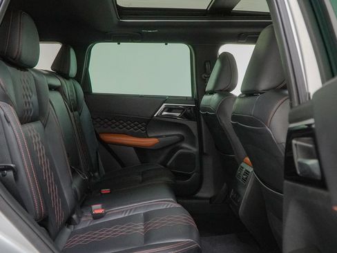 Used 2022 Mitsubishi Outlander SEL AWD/4WD image 45