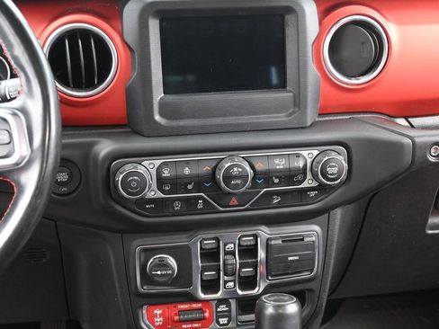 Used 2021 Jeep Wrangler Unlimited Rubicon w/ Cold Weather Group AWD/4WD image 28