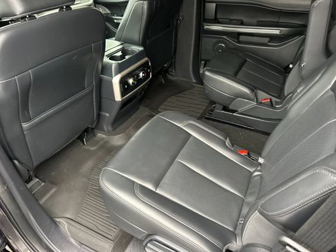 Used 2024 Ford Expedition XLT image 13