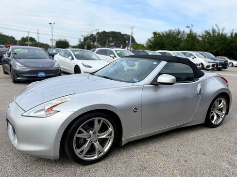 Used 2010 Nissan 370Z Touring w/ Sport Pkg RWD image 19
