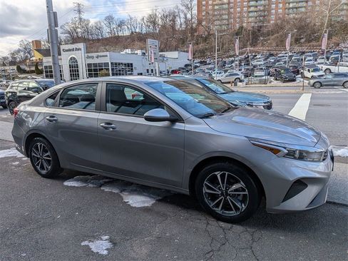 Certified 2022 Kia Forte LXS image 5