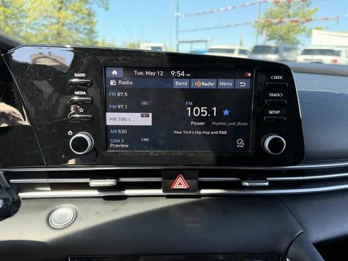 Used 2022 Hyundai Elantra SEL w/ Convenience + Premium Package FWD image 21