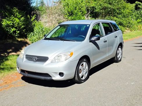 Used 2005 Toyota Matrix FWD image 1