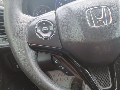 Used 2018 Honda HR-V LX image 18