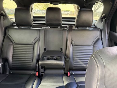 Used 2021 Land Rover Discovery S image 13
