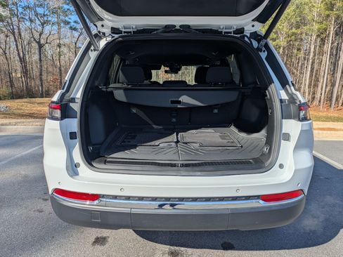 Used 2025 Jeep Grand Cherokee Laredo w/ Luxury Tech Group I image 28