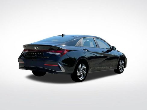 Used 2025 Hyundai Elantra Sport FWD image 8