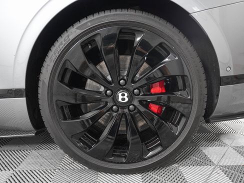 Used 2024 Bentley Continental GT image 30