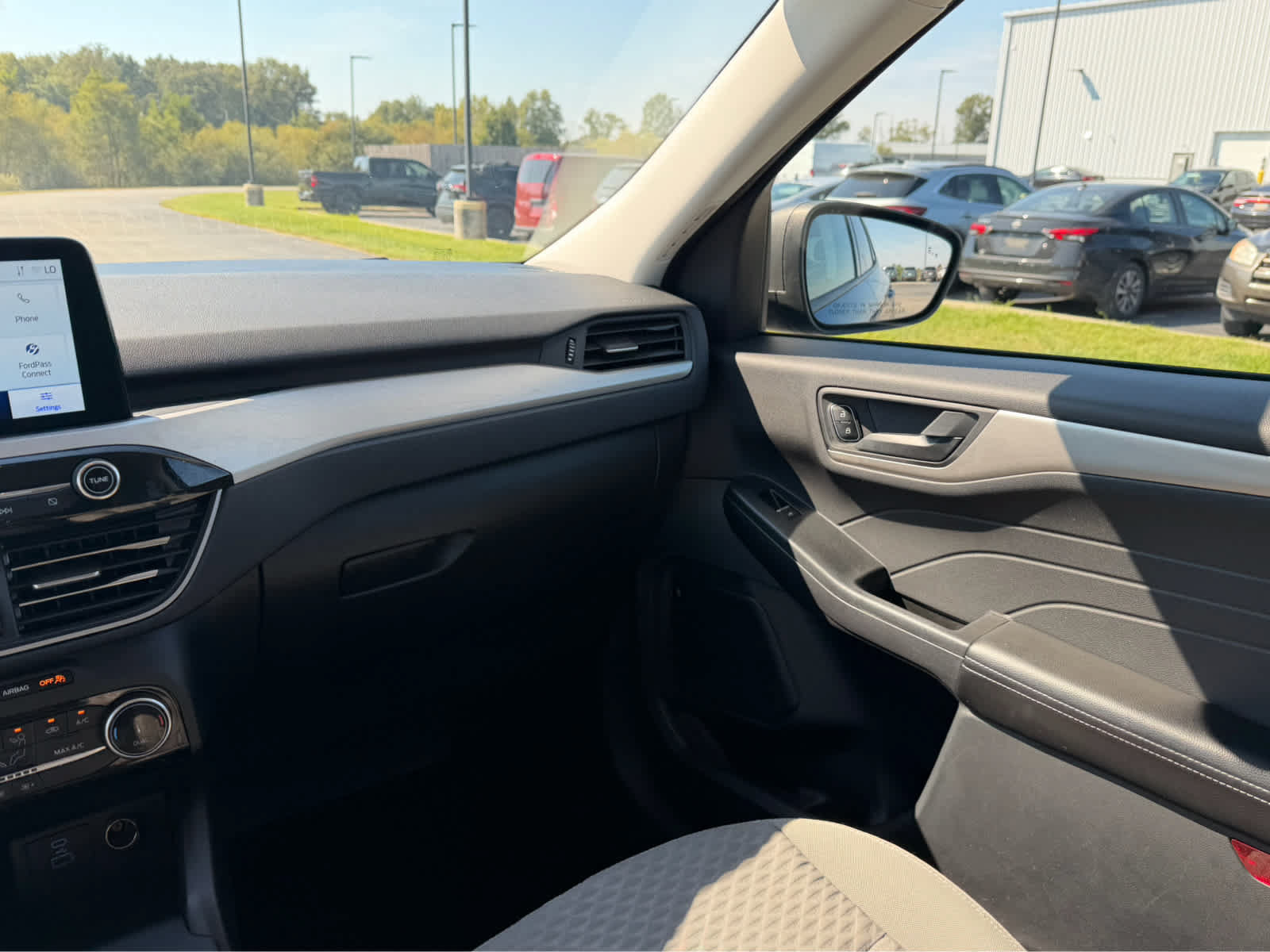 Used 2022 Ford Escape SE AWD/4WD image 25