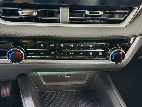 New 2026 Chevrolet Equinox LT w/ Convenience Package II FWD image 17