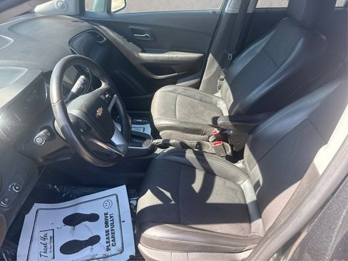 Used 2019 Chevrolet Trax LT w/ LT Convenience Package FWD image 11