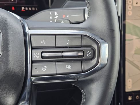 Used 2025 GMC Acadia Elevation image 25