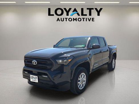 Certified 2025 Toyota Tacoma SR5 AWD/4WD image 1