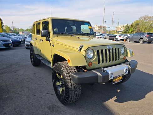 Used 2013 Jeep Wrangler Unlimited Sahara w/ Connectivity Group AWD/4WD image 4