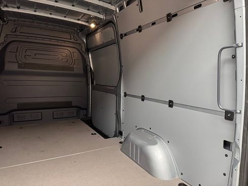 Used 2025 Mercedes-Benz Sprinter 2500 image 25