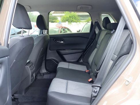 Used 2025 Nissan Rogue SV FWD image 14