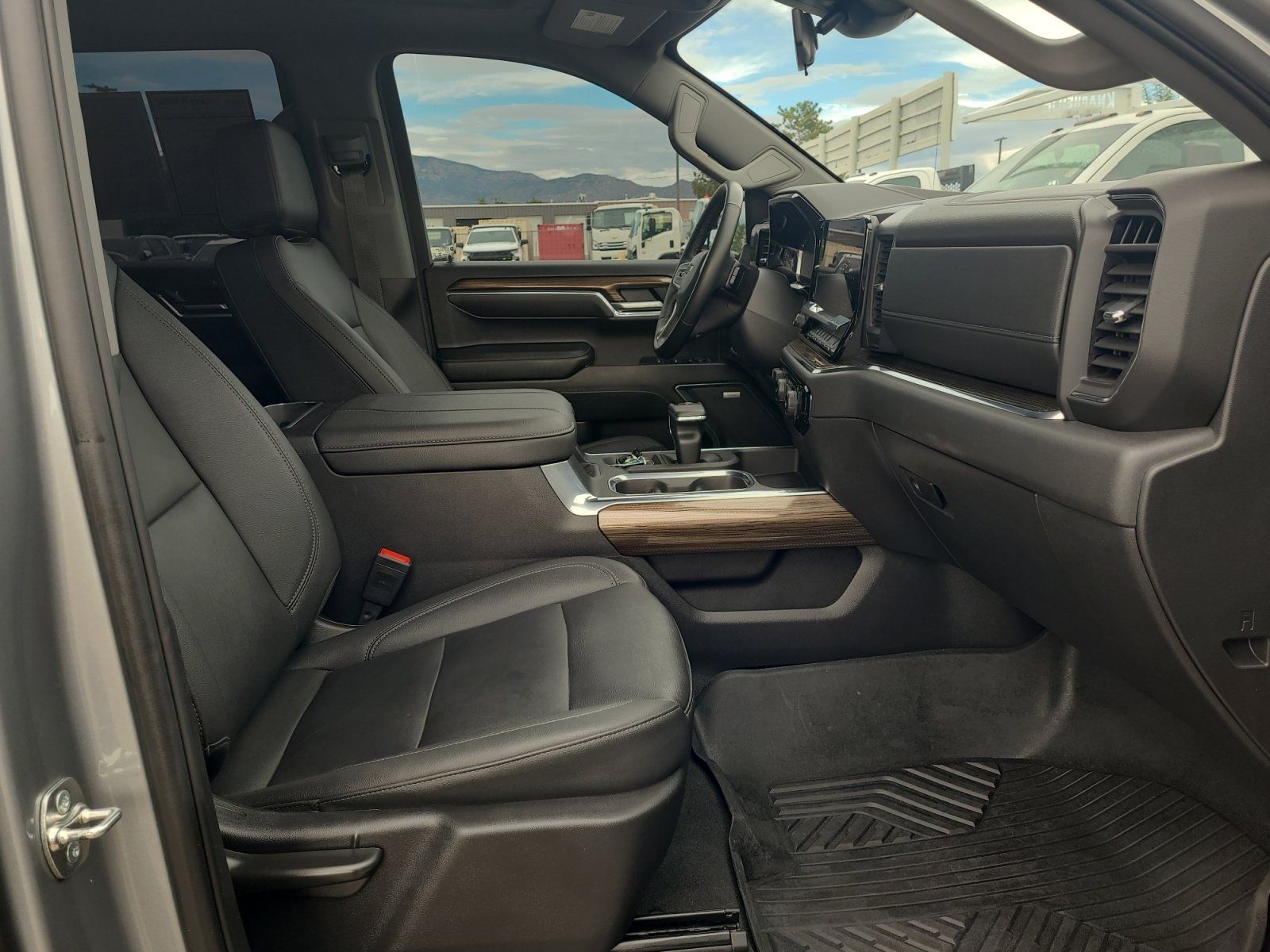 Used 2025 Chevrolet Silverado 1500 LT Trail Boss w/ Convenience Package II AWD/4WD image 29
