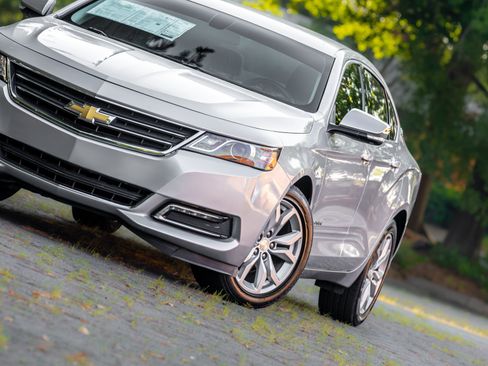 Used 2019 Chevrolet Impala LT FWD image 23