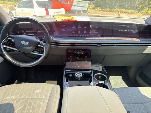 New 2025 Cadillac Escalade IQ Luxury 1 AWD/4WD image 16