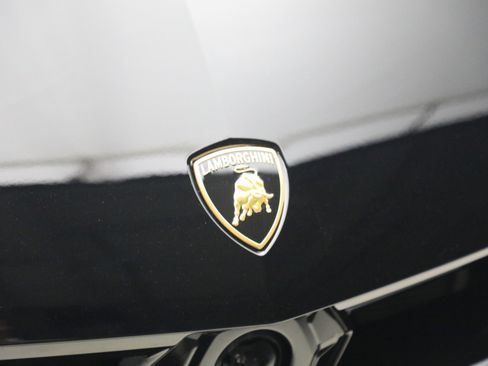 Used 2025 Lamborghini Urus SE AWD/4WD image 31