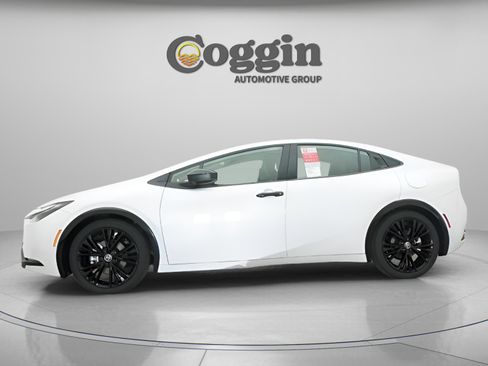 New 2026 Toyota Prius Plug-In Hybrid image 8