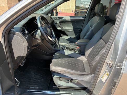 Used 2022 Volkswagen Tiguan SE R-Line image 9