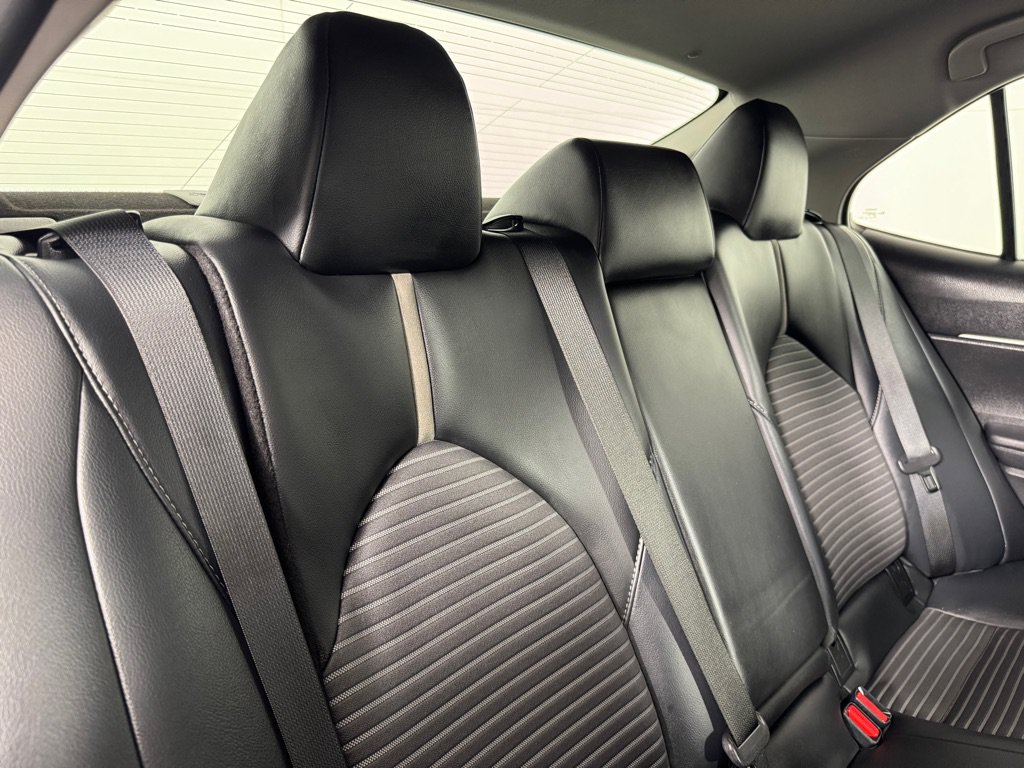 Used 2020 Toyota Camry SE FWD image 22