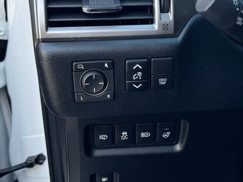 Used 2023 Lexus GX 460 Premium w/ Accessory Package image 31