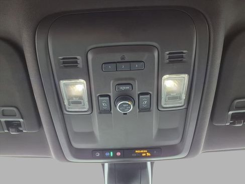 Used 2022 GMC Yukon XL Denali image 16