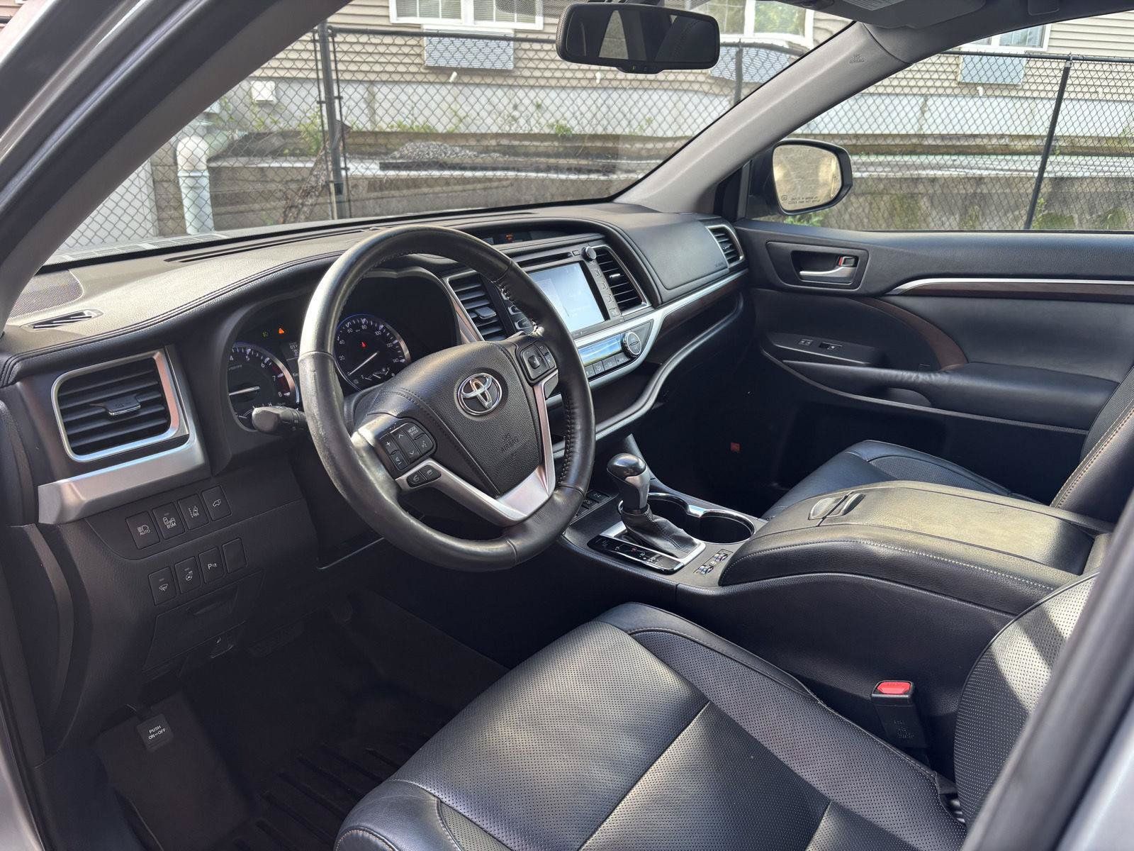 Used 2015 Toyota Highlander Limited Platinum AWD/4WD image 8