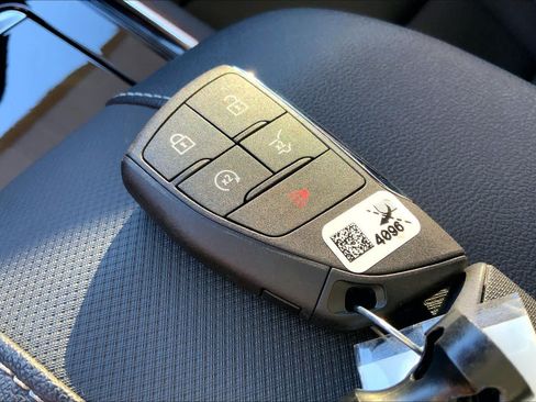 Used 2024 Chevrolet Traverse RS AWD/4WD image 14