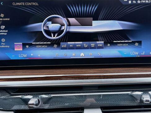 New 2027 BMW X7 xDrive40i w/ Executive Package AWD/4WD image 37
