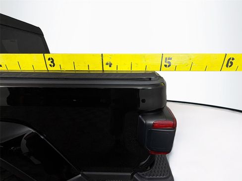 Used 2025 Jeep Gladiator Willys image 33