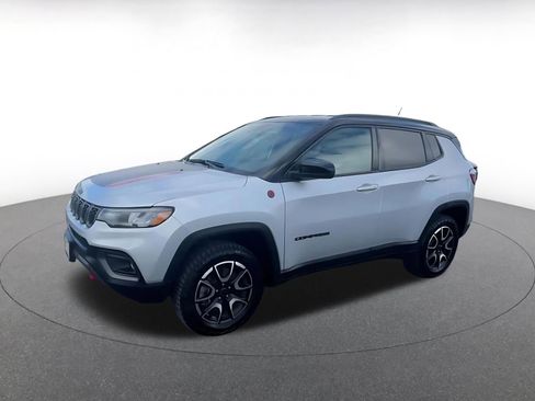 Used 2025 Jeep Compass Trailhawk image 8
