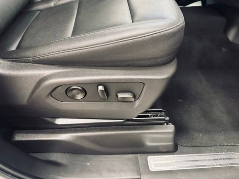 Used 2024 GMC Sierra 1500 SLT image 11