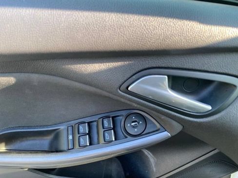 Used 2014 Ford Focus Titanium FWD image 16