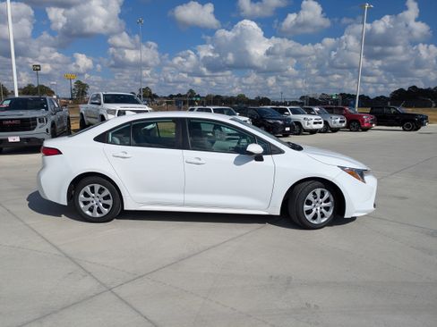 Certified 2023 Toyota Corolla LE image 8