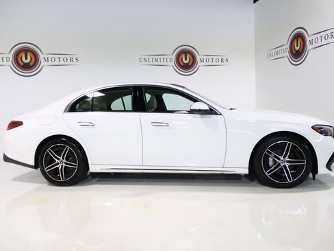 Used 2025 Mercedes-Benz E 350 4MATIC Sedan image 5