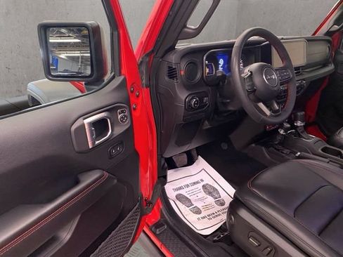 Used 2024 Jeep Gladiator Rubicon w/ Convenience Group AWD/4WD image 19