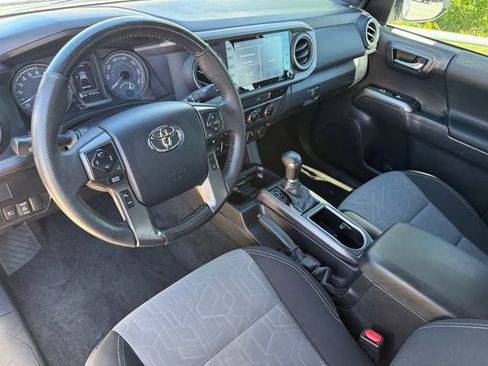 Used 2023 Toyota Tacoma TRD Off-Road w/ Technology Package AWD/4WD image 9